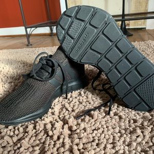 Women’s size 61/2 or boys size 4 adidas shoes